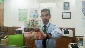 Rupiah Ambruk! Dolar AS Nyaris Tembus Rp 16.000