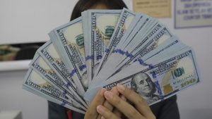 Rupiah Loyo, Dolar Merangkak Naik!