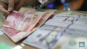 Rupiah Ambruk! Dolar Tembus Rp 15.920