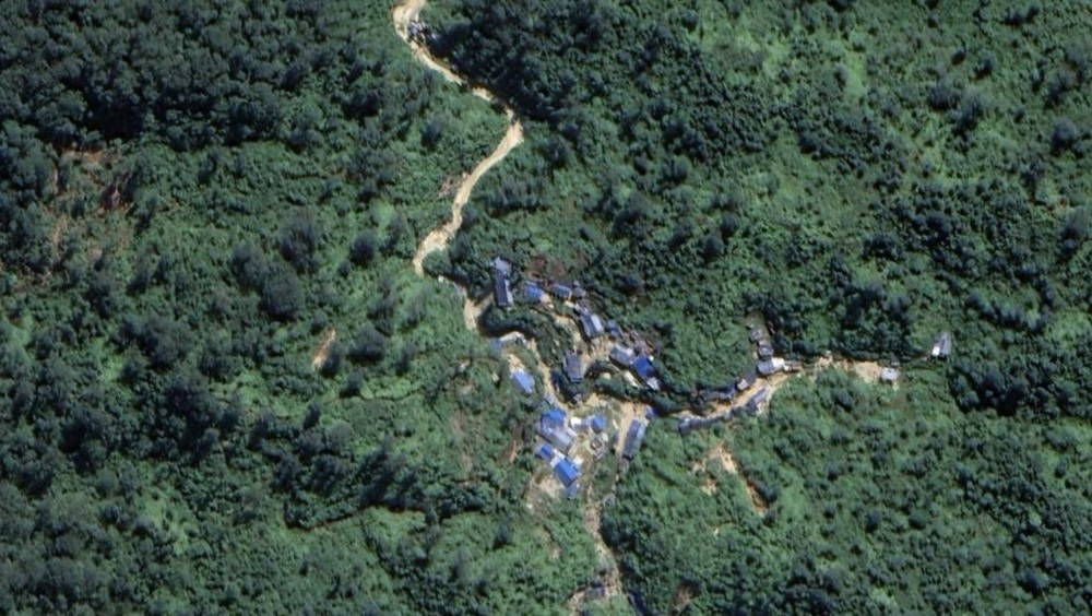 Gunung Emas Palsu: Soeharto & Dunia Tertipu!