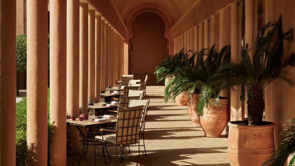 Raja Hotel Dunia Asal Sukabumi: Kisah Inspiratif!