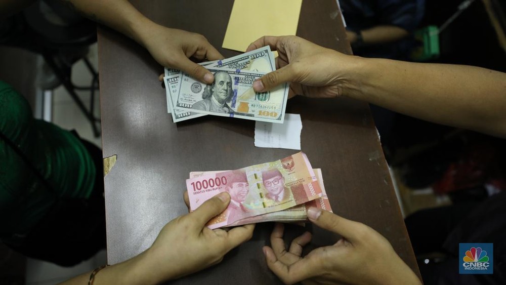 Dolar AS Meroket! Rupiah Terpukul ke Rp 16.140