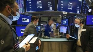Wall Street Naik! Tapi Ada Apa?