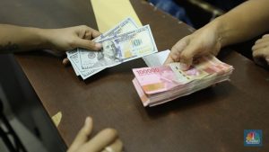 Rupiah Loyo! Dolar Tembus Rp 16.330, Ada Apa?