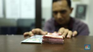 Rupiah Cetak Rekor! Dolar Tersungkur Jelang Keputusan BI