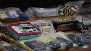 Korban EDCCASH Menangis di DPR: Keadilan di Mana?