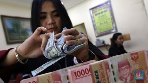 Rupiah Jebol Rp 17.000? Bank-bank Besar Ini Sudah Jual Dolar Semahal Itu!