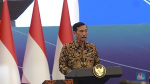 Rupiah Tembus Rp 17.000, Menteri Luhut: Santai, Masih Normal!