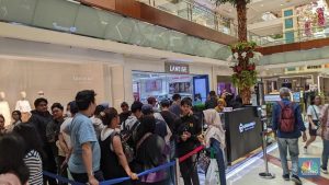 Rebutan Emas Batangan! THR Ludes di Gerai Antam