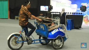 Tukang Becak Jadi Sultan! Menang Lotre Rp50 Miliar?