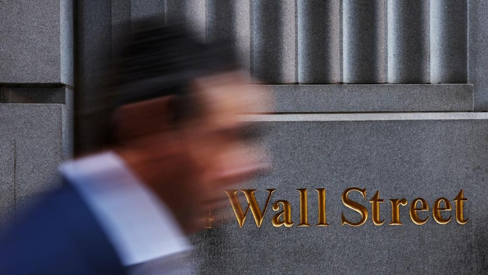 Wall Street Naik Tipis, Tapi Badai Belum Berlalu!