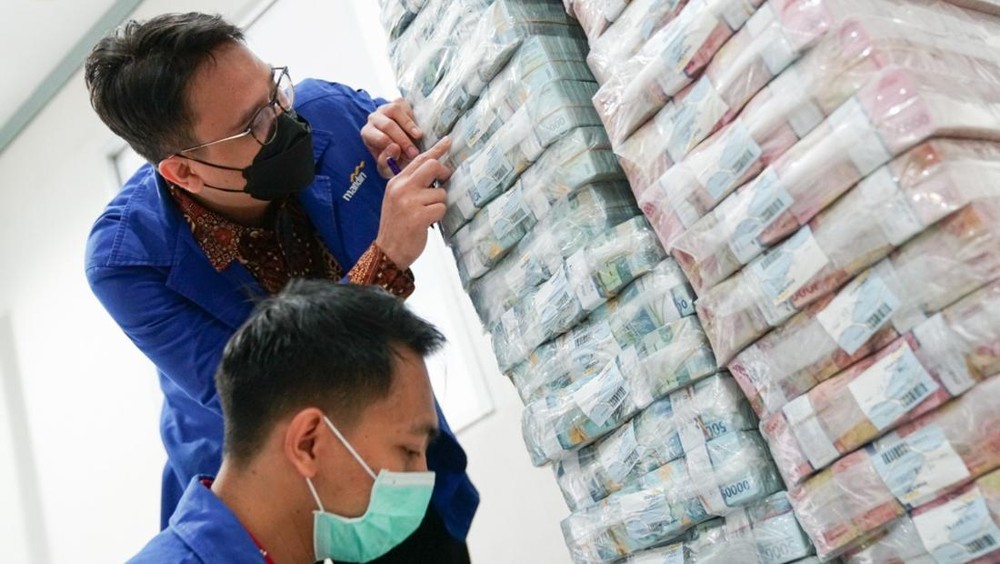 Rahasia Tuyul & Babi Ngepet: Kenapa Gak Nyuri di Bank? 1 Rahasia Tuyul & Babi Ngepet: Kenapa Gak Nyuri di Bank?