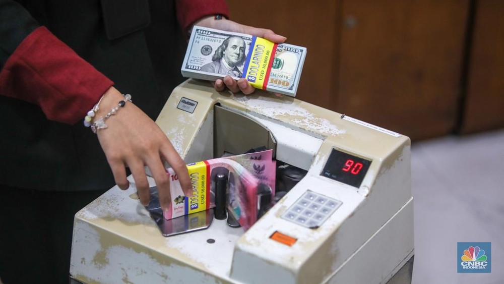 Rupiah Cuan! Dolar Loyo di Rp 16.270