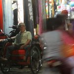 Rezeki Nomplok! Tukang Becak Ini Kantongi Rp 117 Miliar Semalam