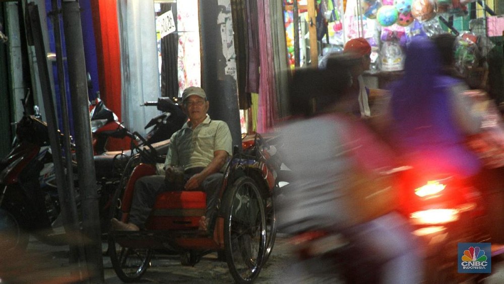 Rezeki Nomplok! Tukang Becak Ini Kantongi Rp 117 Miliar Semalam