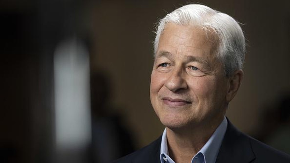 Ekonomi - CEO JPMorgan Chase, Jamie Dimon, baru-baru ini memperingatkan potensi ledakan kredit macet di pasar Amerika Serikat. Pernyataan ini muncul setelah kegagalan dua perusahaan, memicu kekhawatiran akan masalah yang lebih luas di sektor keuangan.