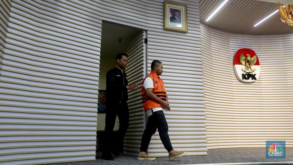 Gubernur Riau Dicokok KPK, Kekayaan Fantastis Terkuak!