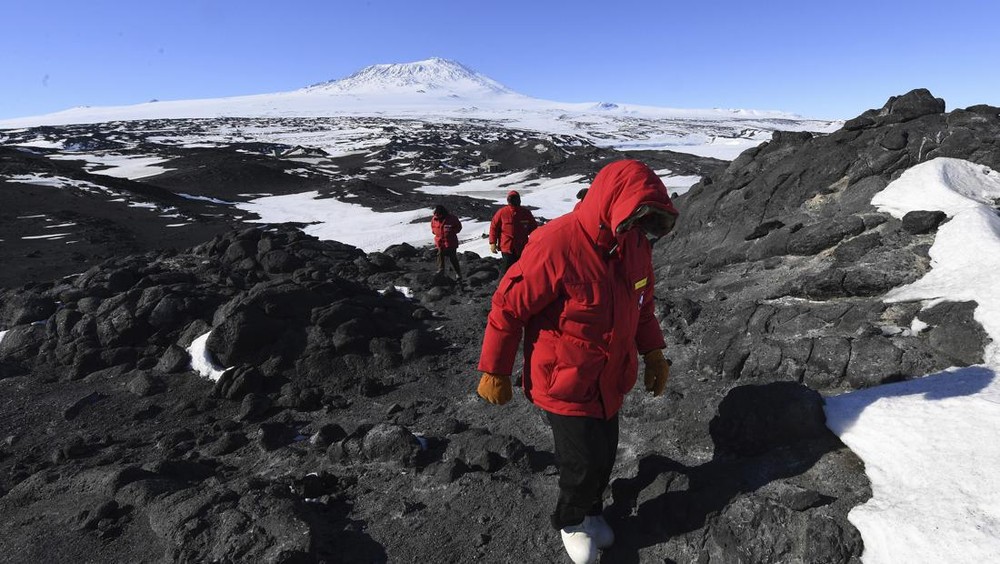 Erebus: Gunung Api Antartika Muntahkan Emas Rp91 Juta/Hari!