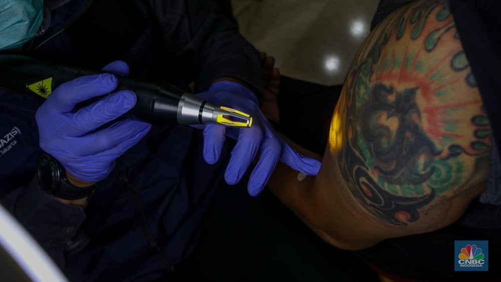 Gara-Gara Tukang Tato, Wanita Ini Raup Miliaran Rupiah!