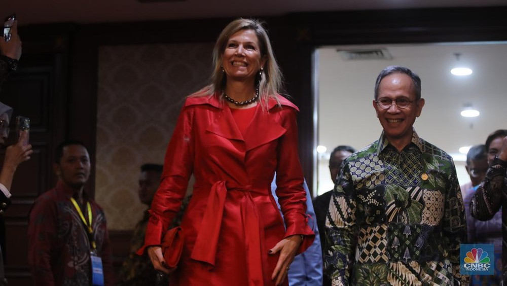 Karyawan Bank Terlilit Utang? Ratu Maxima Buka Fakta Mengejutkan!