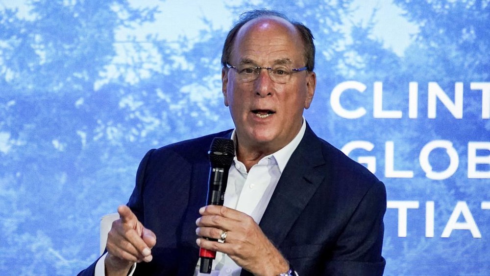 Bitcoin: Aset 'Ketakutan'? CEO BlackRock Ungkap Fakta Mengejutkan!