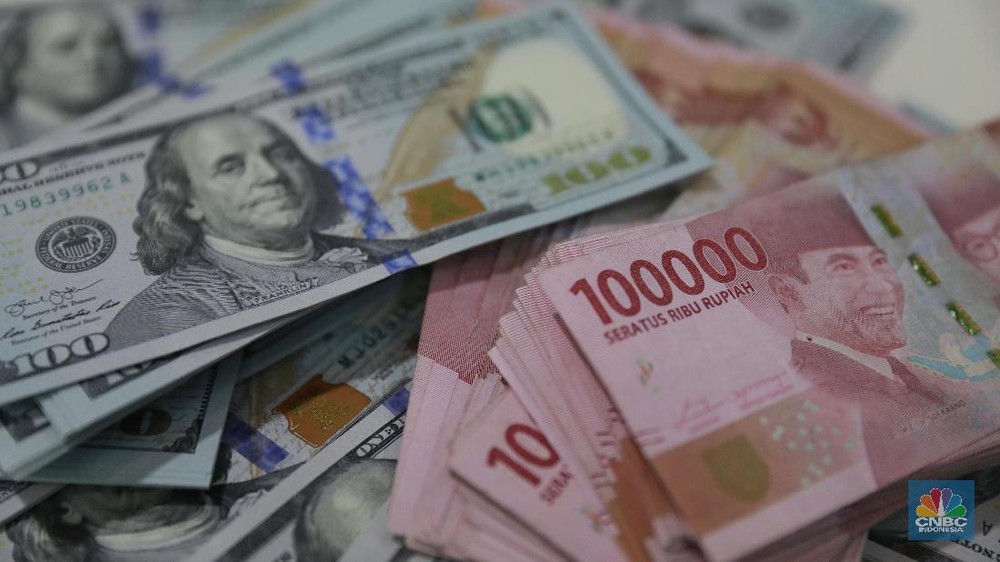 Dolar AS Menggila, Rupiah Terkapar di Rp16.785! Pasar Panik?