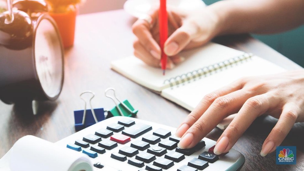 Haluannews Ekonomi -  Jakarta – Mempersiapkan masa depan pendidikan anak adalah prioritas utama setiap orang tua. Namun, lonjakan biaya pendidikan yang tak terhindarkan seringkali menjadi momok yang menguras pikiran. Bagaimana strategi yang tepat untuk menyisihkan dana ini agar tidak membebani keuangan keluarga di kemudian hari? Seorang pakar keuangan terkemuka memberikan panduan komprehensif yang patut dicermati.