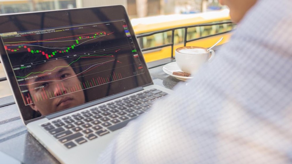 Jebakan IHSG 9.000! Peluang Cuan Tersembunyi di Balik Koreksi Pasar