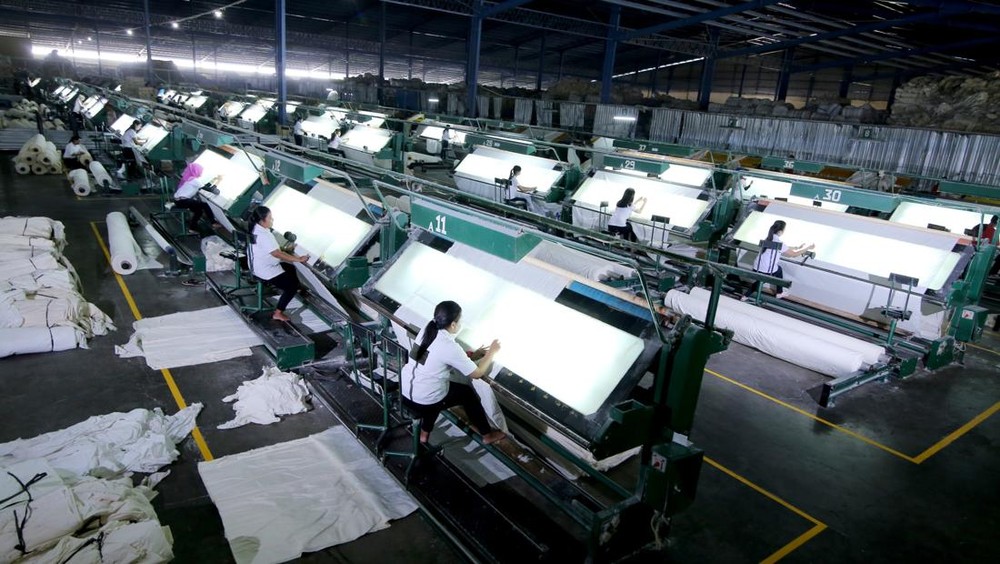 Haluannews Ekonomi - Investasi Manufaktur Meledak: 800.000 Lowongan Kerja Baru Siap Serbu!