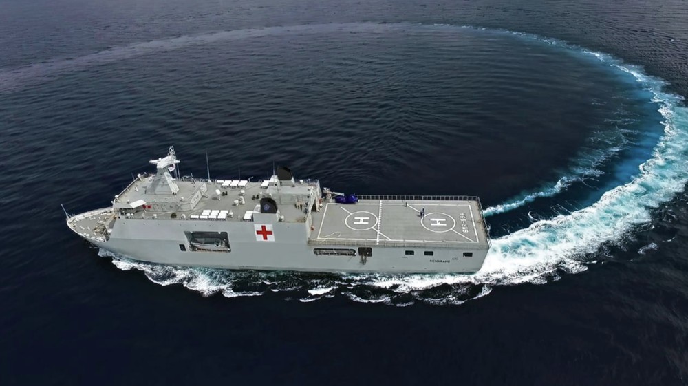 Haluannews Ekonomi -  Rencana ambisius penggabungan perusahaan kapal milik negara (BUMN) yang digagas oleh Badan Pengelola Investasi Daya Anagata Nusantara (BPI Danantara) diproyeksikan akan menempatkan PT PAL Indonesia (Persero) sebagai jangkar utama industri perkapalan nasional. Namun, di balik visi besar ini, terkuak potensi pemutusan hubungan kerja (PHK) bagi karyawan yang dinilai tidak memiliki kapabilitas yang memadai, sebuah langkah yang disebut Direktur Utama PT PAL sebagai keniscayaan dalam menghadapi transformasi.