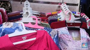 Gawat! Barang Ilegal China 'Cekik' UMKM, Kredit Macet Melonjak