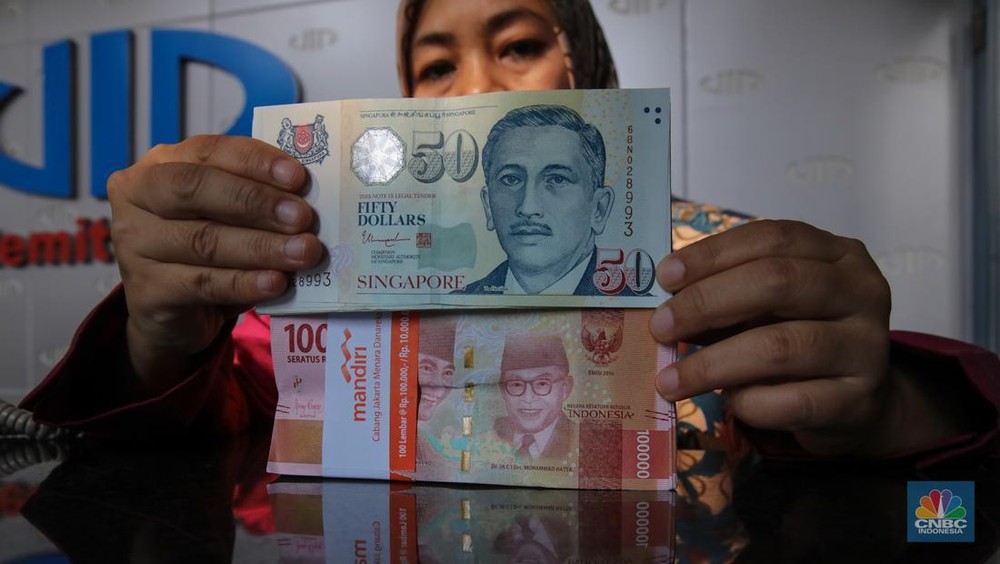 Rupiah Menguat, Dolar di Bank Masih "Tinggi"! Ada Apa?