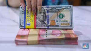 Geger! Dolar AS Tembus Rp17.300 di Bank Asing, Rupiah Loyo