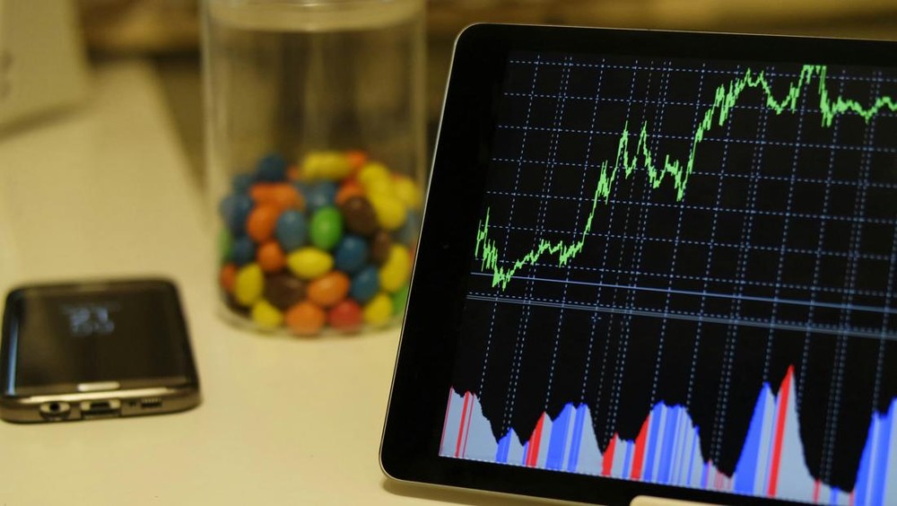 Peluang Cuan di Tengah Badai IHSG: Saham Ini Siap Melesat!