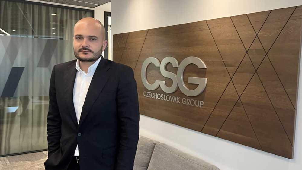 Panen Cuan Perang: CEO 33 Tahun Ini Jadi Orang Terkaya di Negaranya!