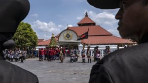 Melarat Demi Prinsip: Putra Kartini Guncang Stereotip Elite!