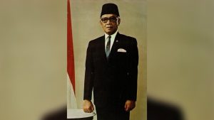 Haluannews Ekonomi -  Sosok Sri Sultan Hamengkubuwono IX, pemimpin Yogyakarta sejak tahun 1940, dikenal bukan hanya karena statusnya sebagai raja, melainkan juga karena gaya hidupnya yang sederhana dan kepeduliannya yang mendalam terhadap rakyat kecil. Meskipun memegang tampuk kekuasaan dan memiliki kekayaan yang tak terhingga, beliau menunjukkan kedermawanan luar biasa yang berdampak signifikan pada masa-masa awal kemerdekaan Indonesia.