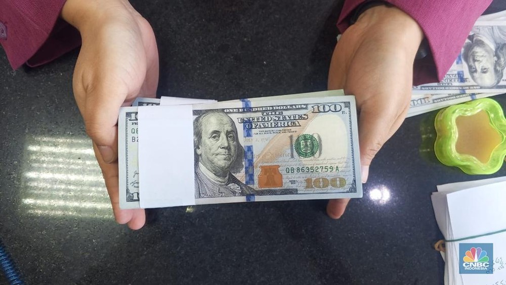 Gejolak Global Seret Rupiah: Dolar AS Tembus Rp17.085!