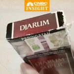 Haluannews Ekonomi - Kisah sukses di balik salah satu konglomerasi terbesar di Indonesia, Djarum, tak lepas dari sosok visioner Oei Wie Gwan. Namun, perjalanan bisnisnya bukanlah garis lurus yang mulus. Jauh sebelum dikenal sebagai raja rokok, Oei Wie Gwan justru merintis usahanya dari industri yang sangat berbeda, dan penuh risiko: kembang api.