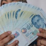 Rupiah Tertekan Hebat! Dolar Singapura Nyaris Rp14.000, Investor Waspada!