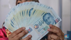 Rupiah Tertekan Hebat! Dolar Singapura Nyaris Rp14.000, Investor Waspada!