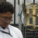 Suku Bunga BI Meroket: Pengusaha Ungkap 'Pukulan' Telak, Ini Sektor Paling Merana!