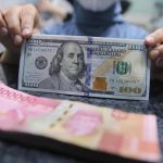 Rupiah Keok Sepanjang Sejarah! Dolar Tembus Rp18.000 di Bank