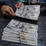 Pecah Rekor! Dolar AS Tembus Rp18.000 di Money Changer Jakarta!