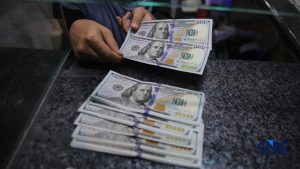 Pecah Rekor! Dolar AS Tembus Rp18.000 di Money Changer Jakarta!