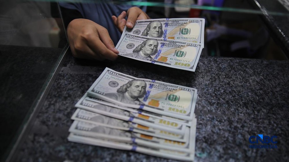 Rupiah Terjun Bebas! Dolar Tembus Rp17.800 di Sejumlah Bank