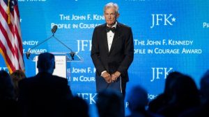 Mantan Bos The Fed Buka Suara: Ancaman Politik Intai Jantung Ekonomi AS!