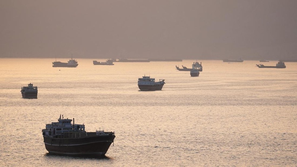 Cengkeraman Iran di Selat Hormuz: Masa Depan Minyak Global Suram?