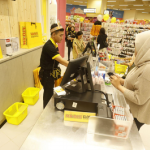 Di Tengah Badai Ritel Laba Emiten Ini Melonjak Tajam