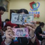 Dolar AS Mengganas Rupiah Tersungkur Lagi